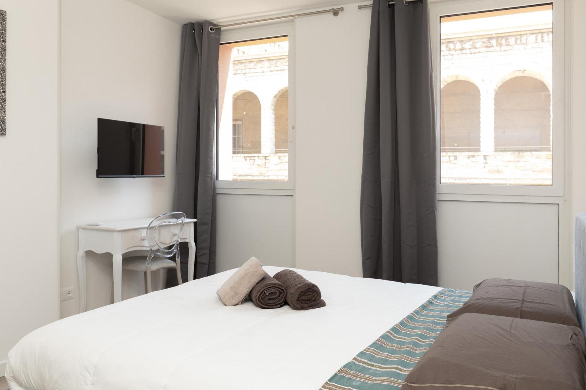 Hurban Anastasio 12 Terrace Park Apartment *